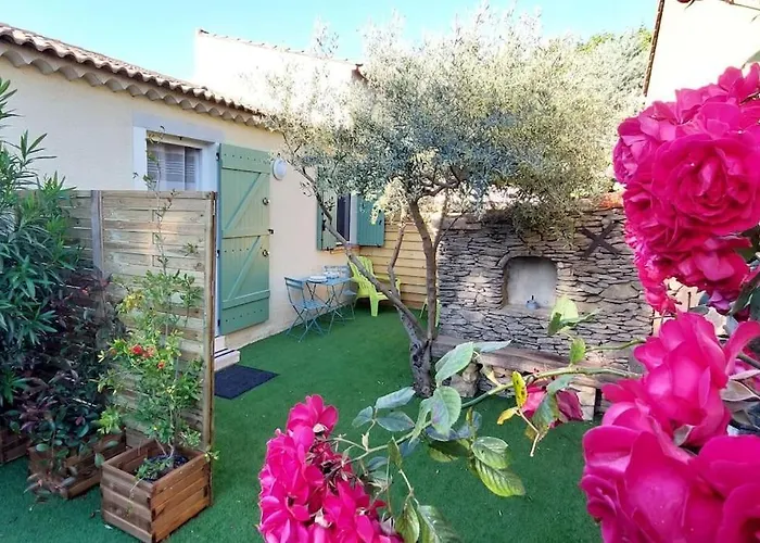 Gite De L\'Olivier, Classe, Climatise, Jardin Avec Parking Gratuit Devant Le Logement Et A 5 Minutes Du Centre-Ville A Pied