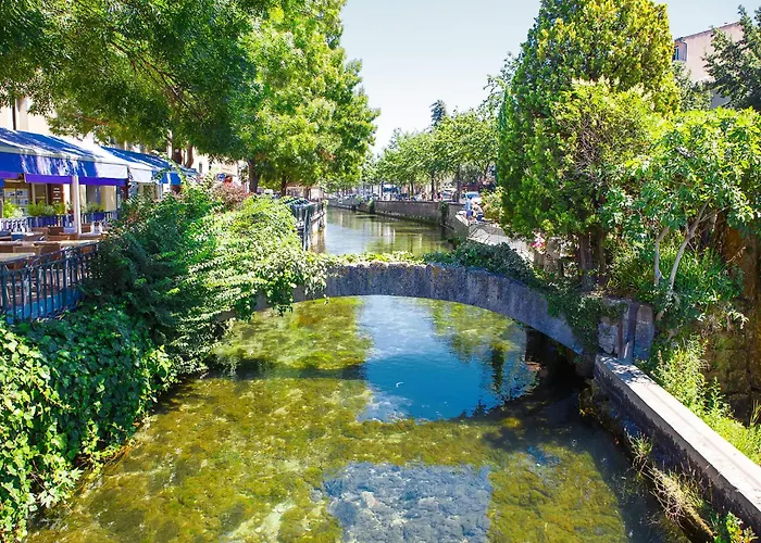 Gite De L\'Olivier, Classe, Climatise, Jardin Avec Parking Gratuit Devant Le Logement Et A 5 Minutes Du Centre-Ville A Pied